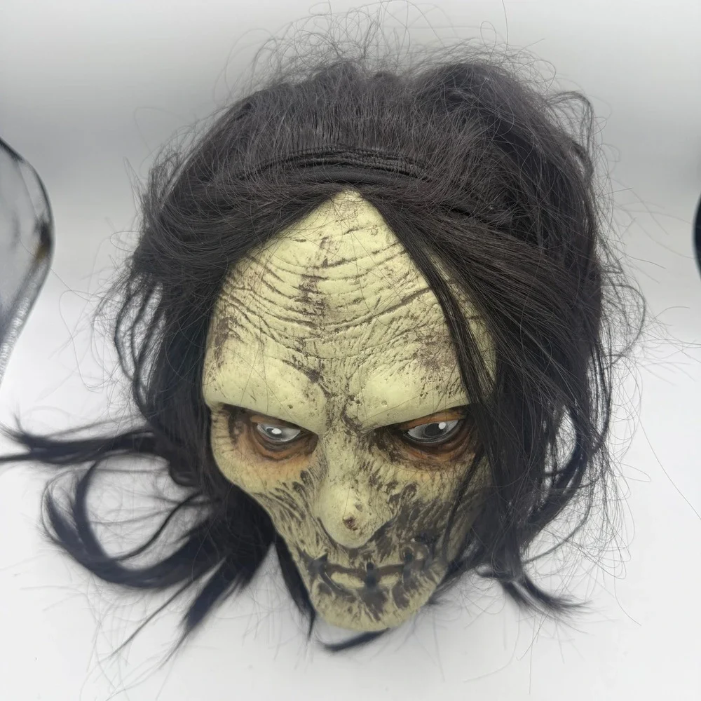 Disney HOCUS POCUS Movie Billy Butcherson Hanging Head Prop Spirit Halloween